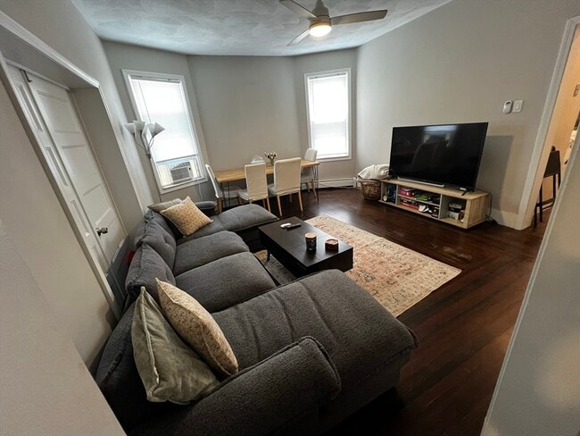Photo - 158 Holland St Unidad 2