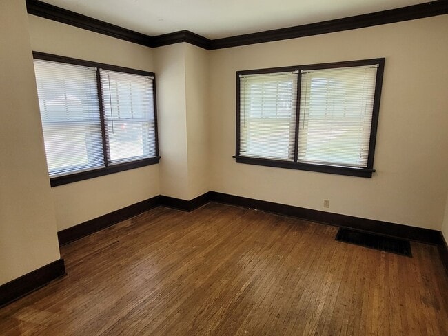 Photo - Charming home DOWNTOWN, steps from Columbia College