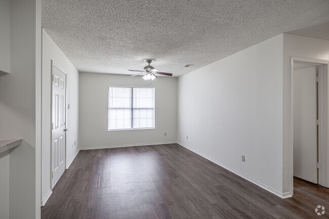 2BR, 1BA - 772SF - Living Room