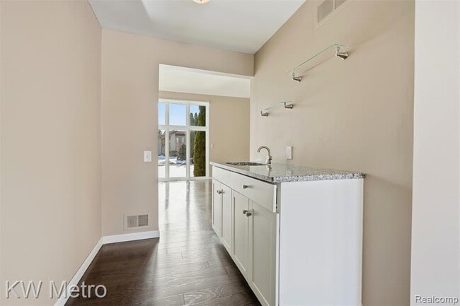 Photo - 4606 Strandwyck Rd