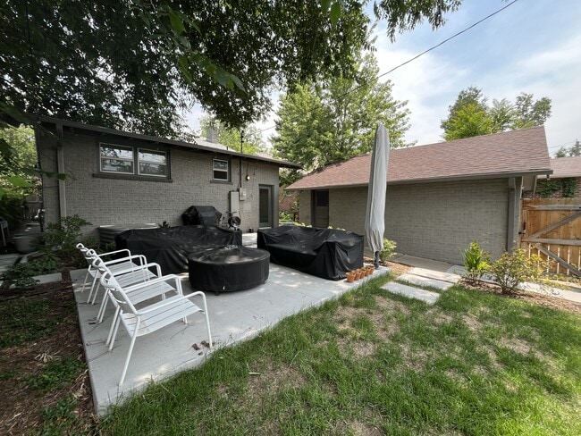 Photo - 2575 Dahlia St