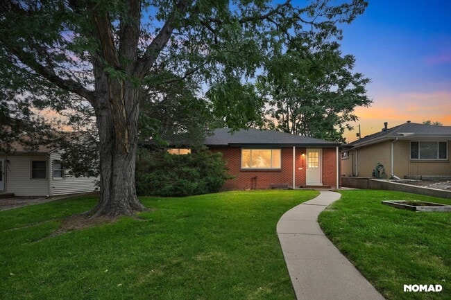 Building Photo - Spacious 4BR House in Denver