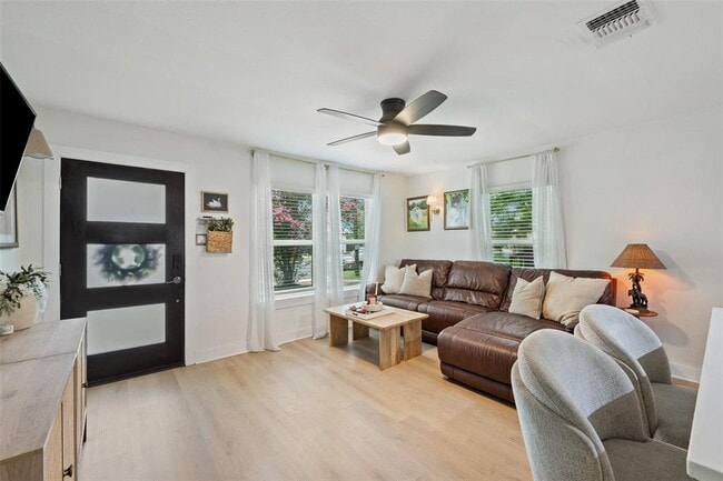 Photo - 1103 Brass St