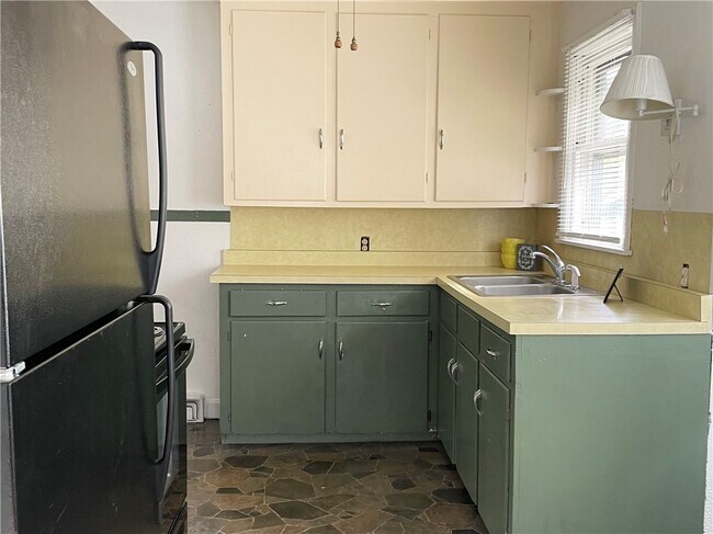 Photo - 560 Beecher St