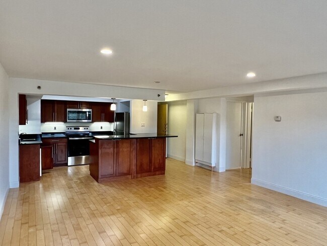 Photo - 1600 Beacon St Unidad 1002
