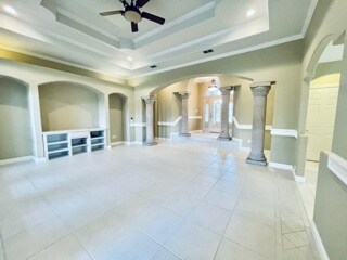 ¡Sala de estar tamaño king! - 10212 N 12th St