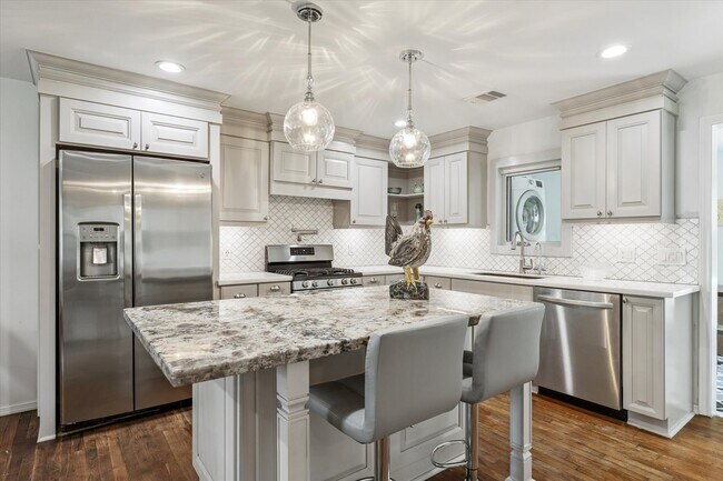 Photo - 4710 Edison St