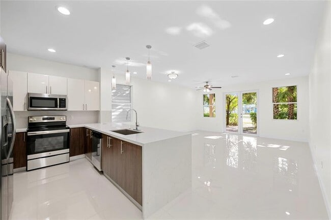 Photo - 1432 SW 4th Ave