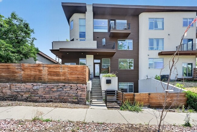 Building Photo - 3200 Utica St