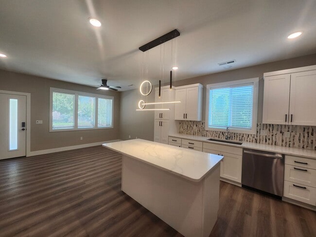 Photo - 2112 Lentz Rd