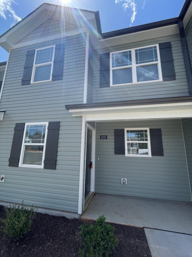 New 3 Bedroom 2.5 Bathroom Townhome! - New 3 Bedroom 2.5 Bathroom Townhome!