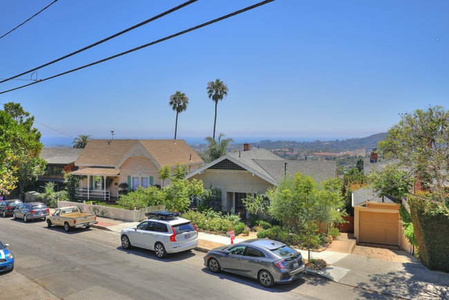 Building Photo - Riviera 1 Bdrm with City Views! Rental