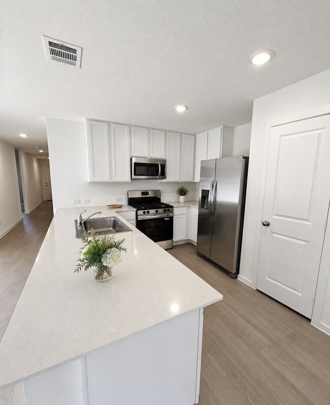 Photo - 448 Shoreview Dr