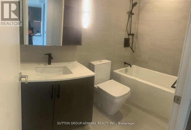 Photo - 689 The Queensway Unit 522