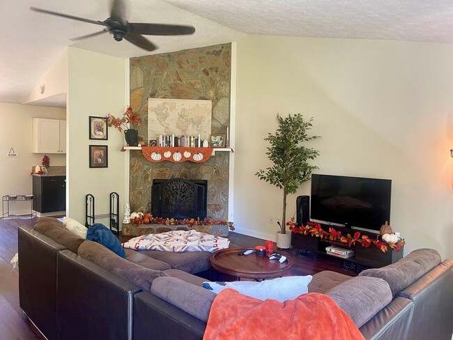 Photo - Beautiful newly renovated 3 bedroom 2 bath...