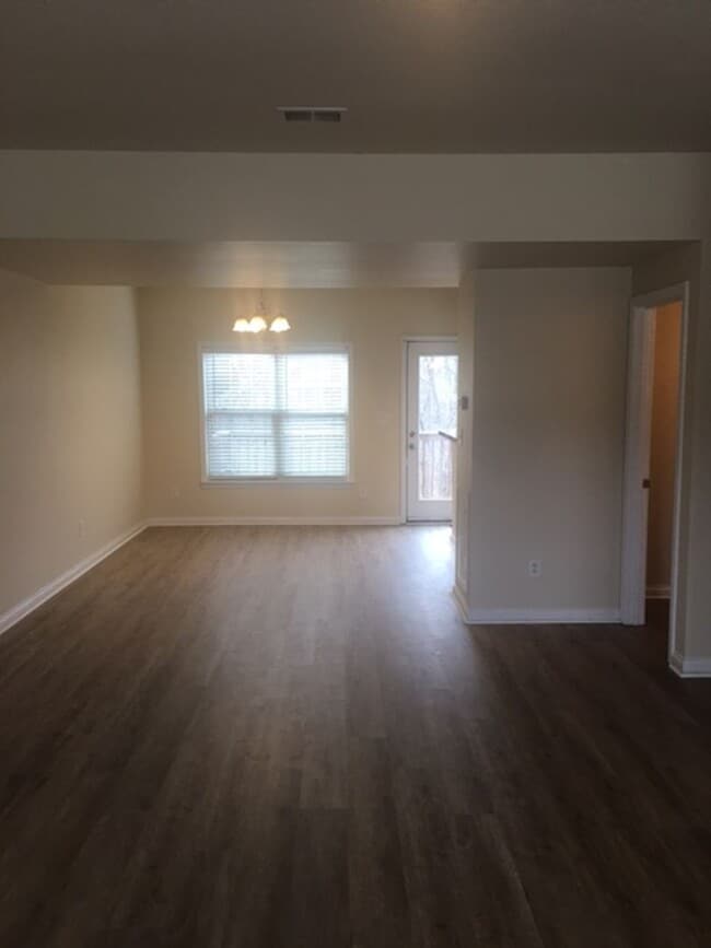 Photo - Spacious 3 bedroom townhouse in Dove Creek Subdivision!        20260504