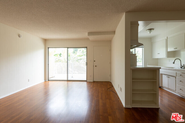 Building Photo - 844 6th St Unit 5 Rental