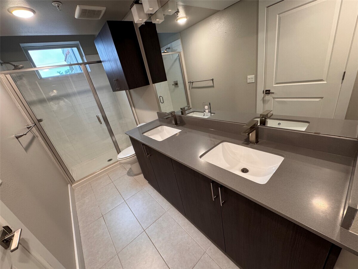 Photo - 4819 Caroline St Unidad 103