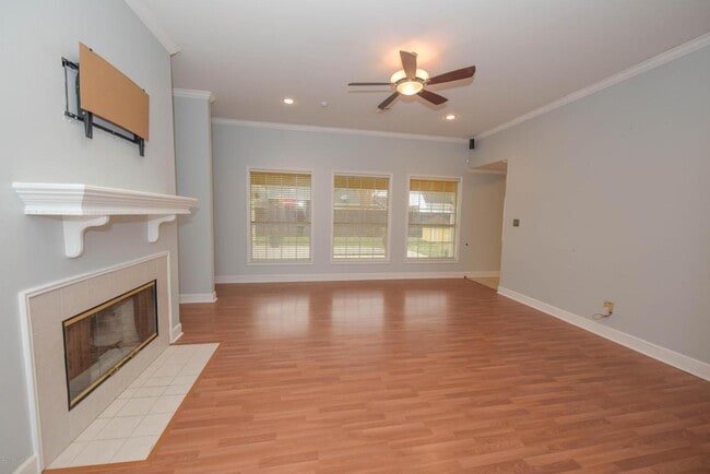 Photo - 105 Kirkwood Ln