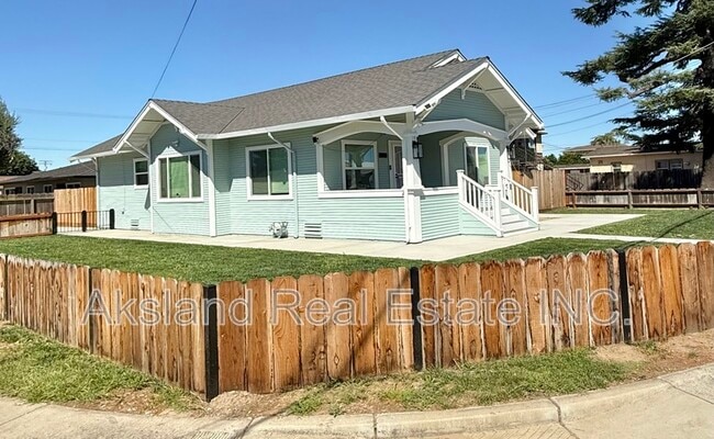 Building Photo - 4701 Elm St