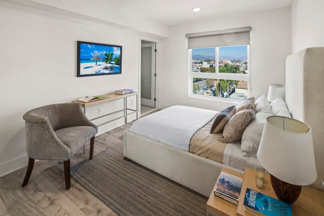 2nd bedroom