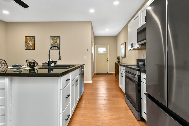 Photo - 1220 E Pacific St Unit 1a