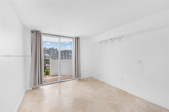 Photo - 1621 Bay Rd Unidad 906