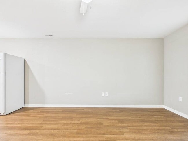 Photo - 306 W Market St Unit Apt B