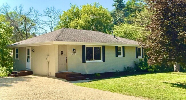 Photo - 6907 Berkshire Ln N
