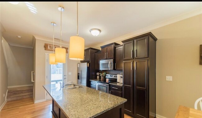 Photo - 525 Alderman Ln