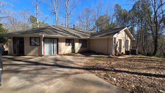 Building Photo - 209 Hillcrest Dr