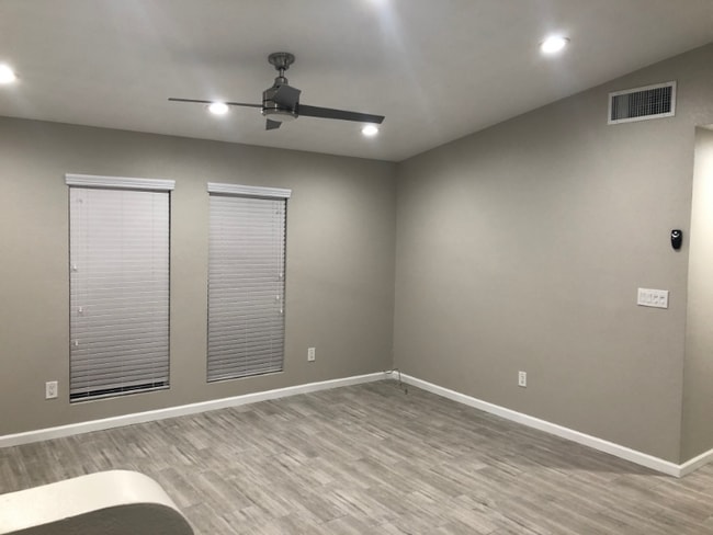 Photo - 2328 E 6th St