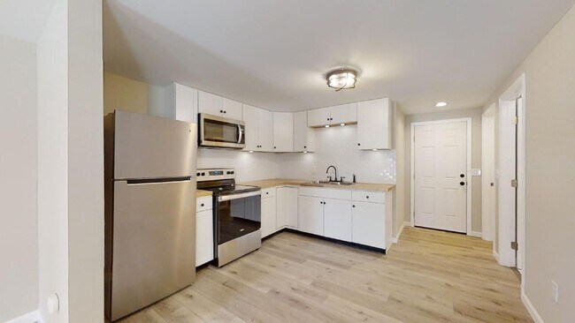 Kitchen - 173 S Main St Unit 1