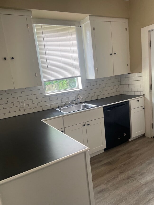 Photo - 3773 Northview Dr