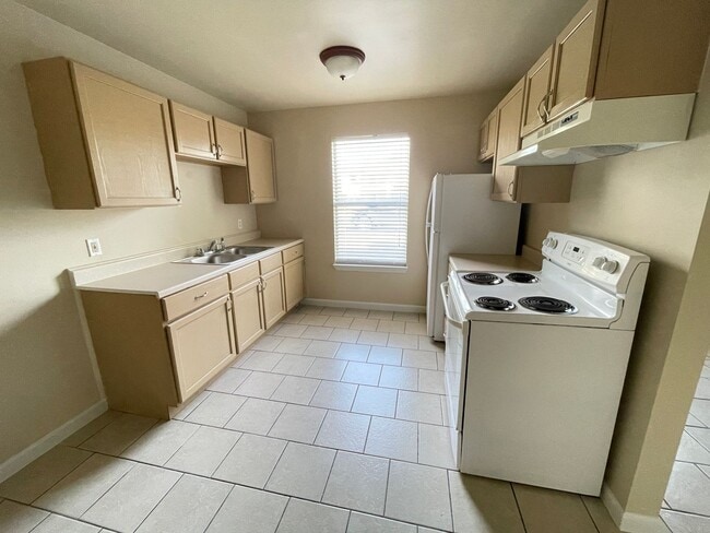 Photo - 1705 Cedarhill Dr Unit B