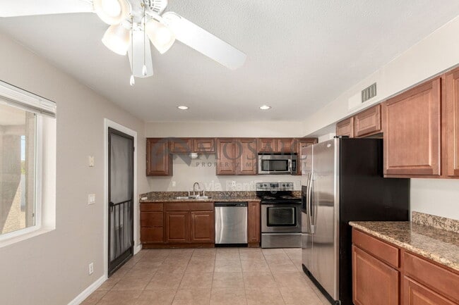 Photo - 426 E 8th Ave