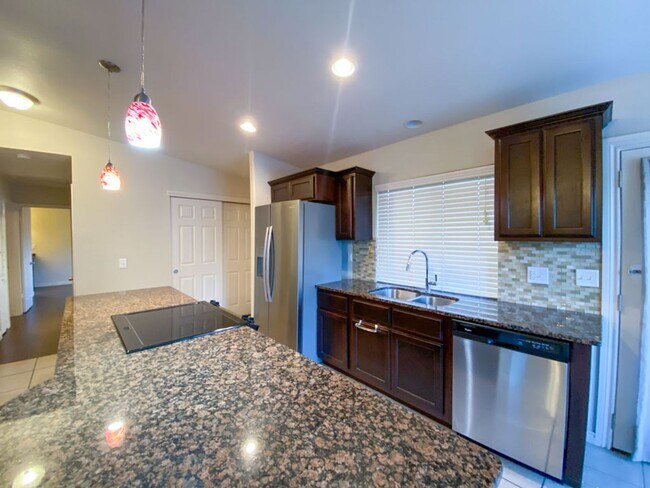 Photo - Adorable house on Large LOT 3 Bedroom 2 ba...