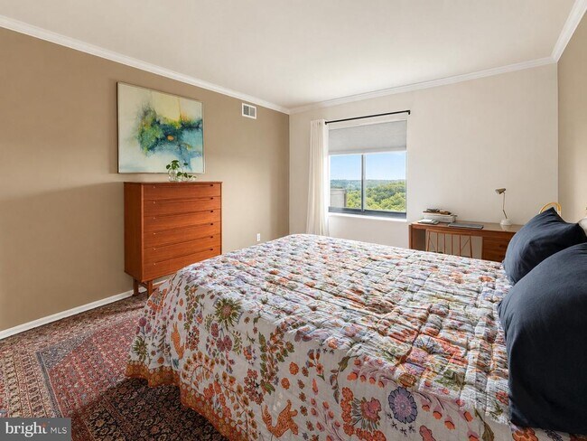 Photo - 307 Yoakum Pkwy Unit 1404