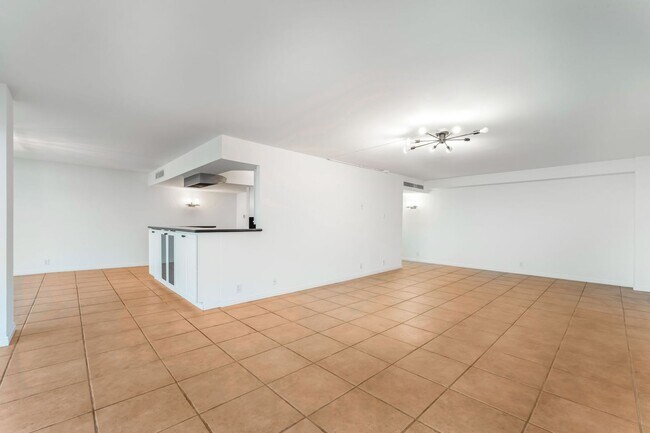 Photo - Luxury High-Rise Living with Views!