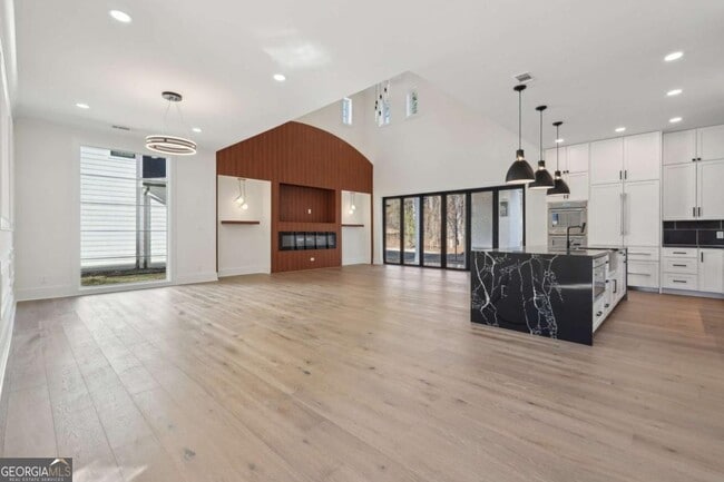 Photo - 120 Thome Dr