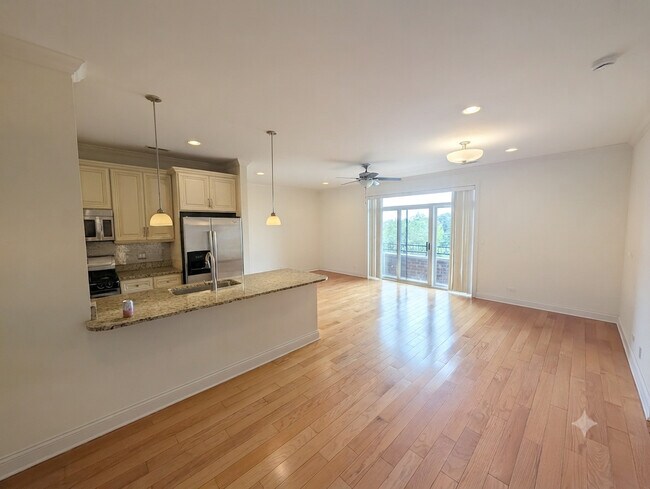 Photo - 2352 W Byron St Unit 301