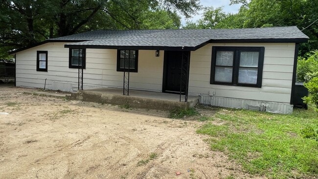 Building Photo - FOR RENT BENTON - 4 Bedroom, 2 Full baths