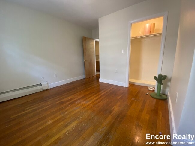 Building Photo - 307 Tappan St Unit #6 Rental