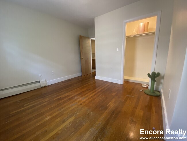 Building Photo - 307 Tappan St Unit #6 Rental