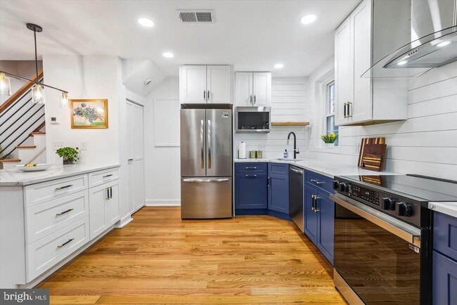 Building Photo - 2806 S Abingdon St Unit A Rental