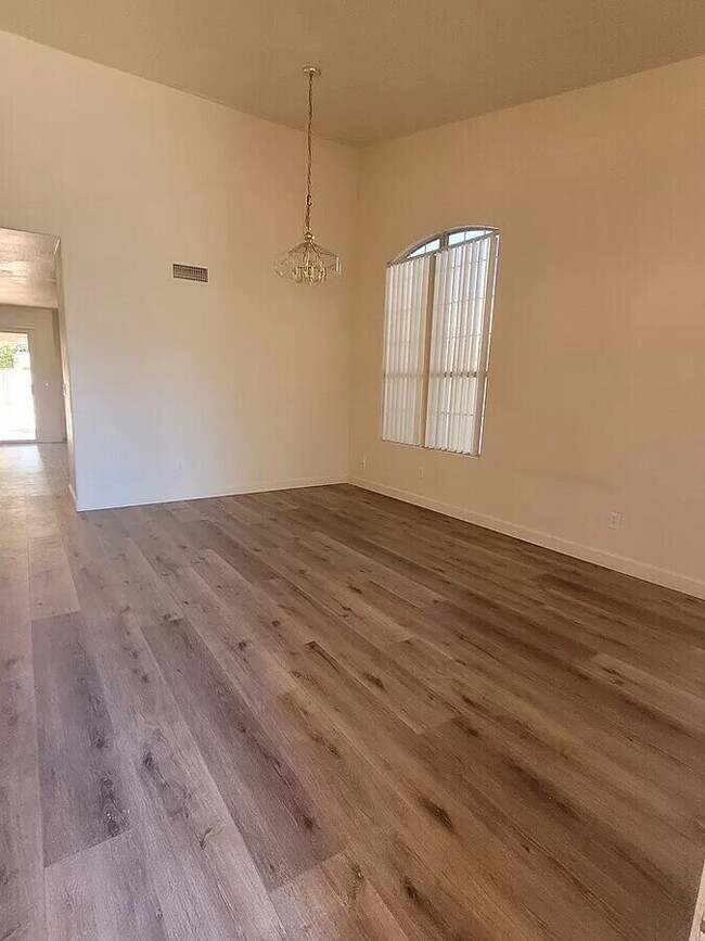 Photo - Beautiful 4-bedroon 2.5 bath home