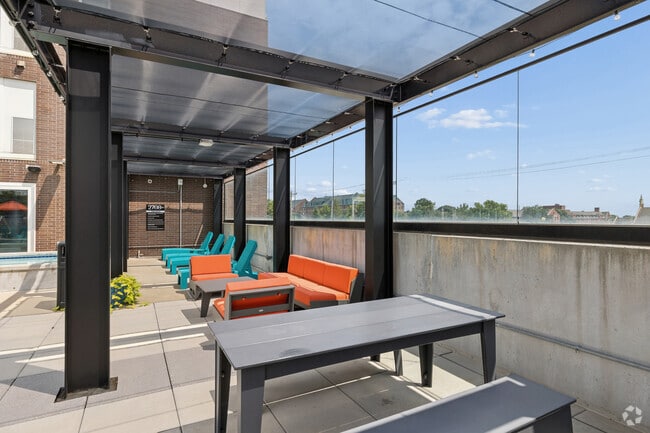 Pool Deck - 2700 Lincoln