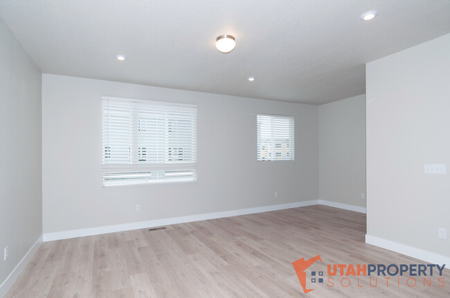 Photo - 991 W 360 S Townhome