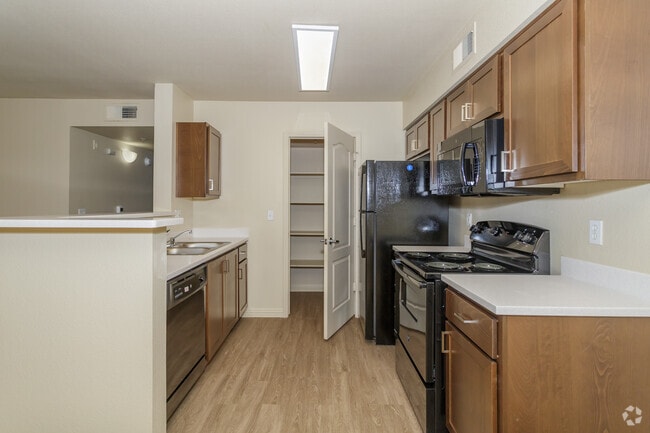 2BR, 2BA - 919 SF