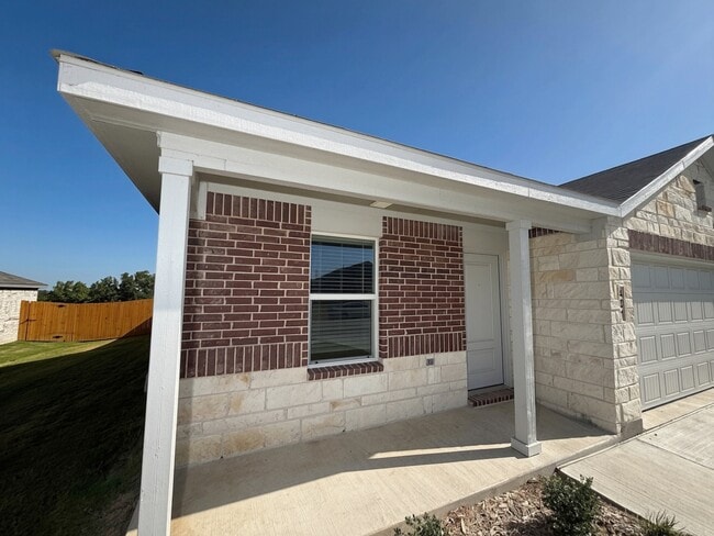Photo - 401 Meadows Ln